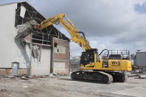 W & S Recycling demolition excavator komatsu