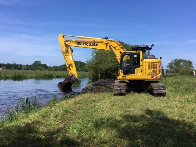 Earlcoate pc228 short tail swing excavator UK