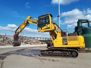 Ridgway Komatsu elevating high lift rise cab hydraulic waste recycling excavator digger